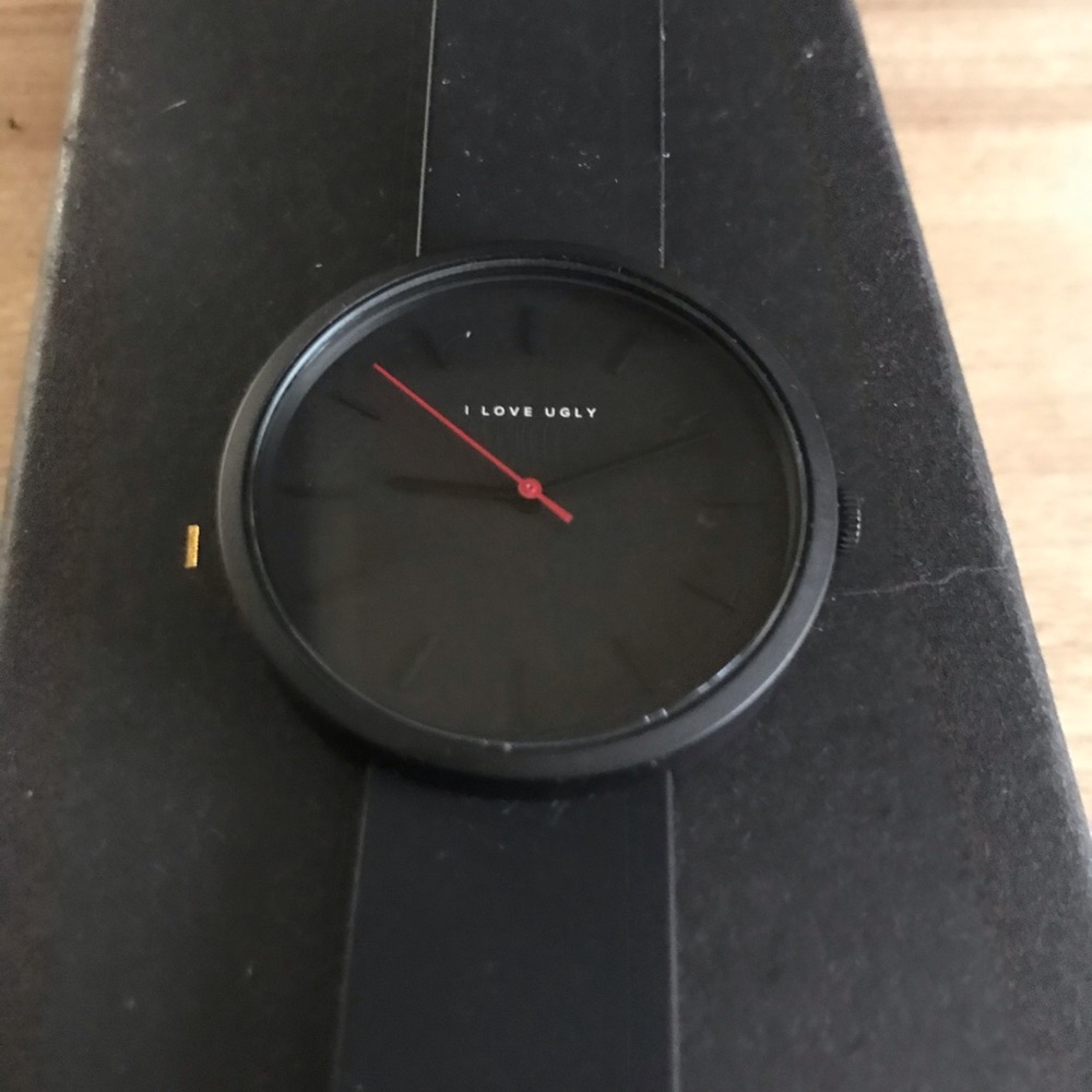 I Love Ugly - The Charlie Watch in black